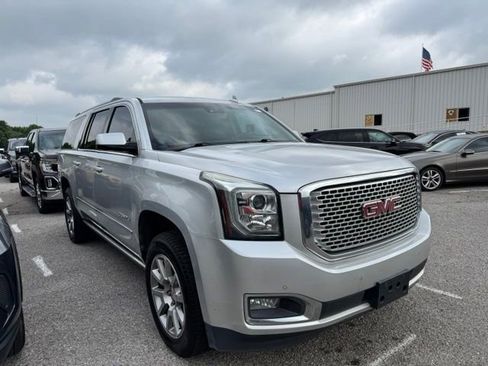 Used 2017 GMC Yukon XL Denali w/ Open Road Package RWD image 9