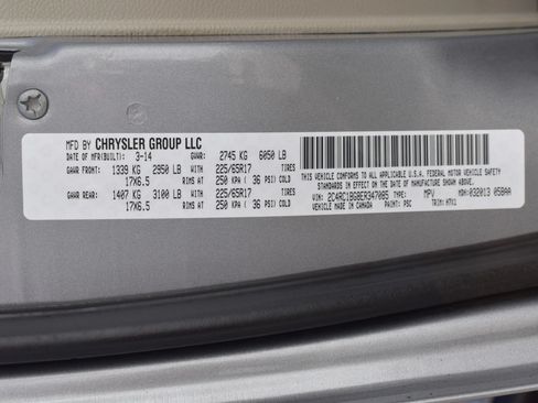 Used 2014 Chrysler Town & Country Touring FWD image 34