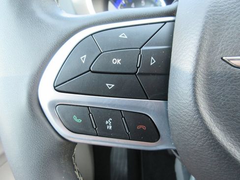 Used 2023 Chrysler Pacifica Touring-L FWD image 24