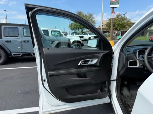 Used 2015 Chevrolet Equinox LS AWD/4WD image 21