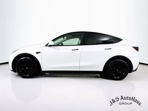 Used 2022 Tesla Model Y Long Range image 4