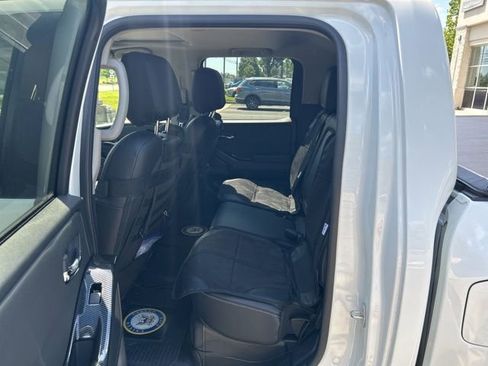 Used 2024 Nissan Frontier SL w/ Technology Package AWD/4WD image 12