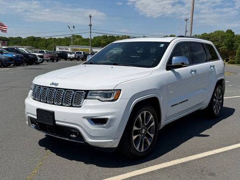 Used 2018 Jeep Grand Cherokee Overland AWD/4WD image 9