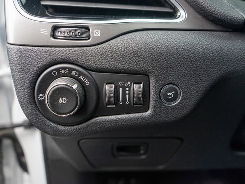 Used 2020 Jeep Cherokee Limited AWD/4WD image 16