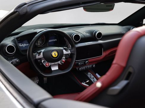 Used 2019 Ferrari Portofino RWD image 11