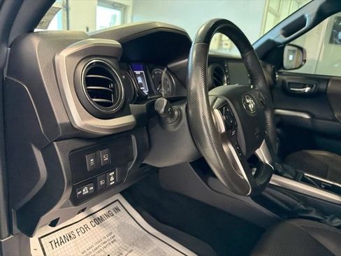 Used 2021 Toyota Tacoma Limited AWD/4WD image 16