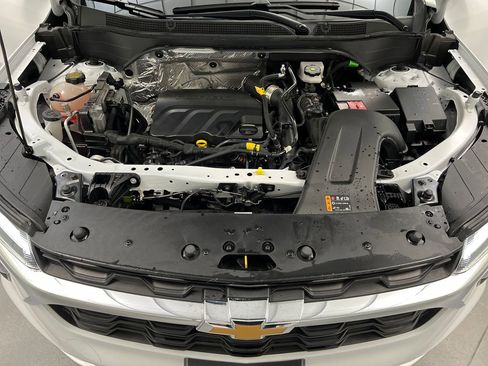 Used 2025 Chevrolet Trax LT w/ LT Convenience Package image 62