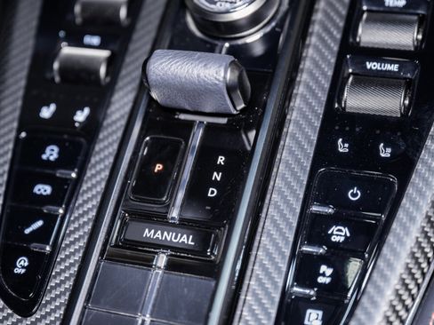 Used 2025 Aston Martin V8 Vantage Coupe image 27