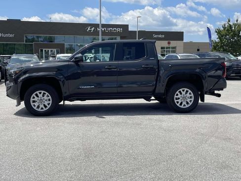 Used 2024 Toyota Tacoma SR5 AWD/4WD image 26