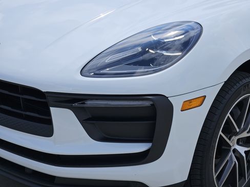 Certified 2026 Porsche Macan AWD/4WD image 12