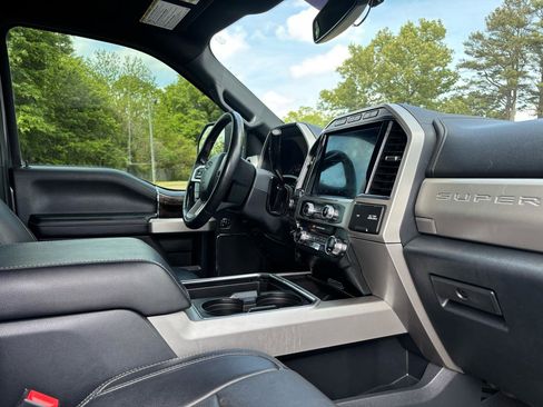 Used 2022 Ford F250 Lariat w/ Black Appearance Package AWD/4WD image 13