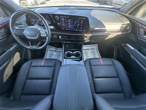 Used 2025 Chevrolet Traverse RS image 20