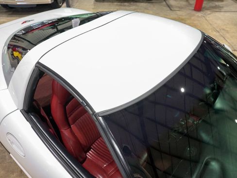 Used 1998 Chevrolet Corvette Coupe w/ Memory Pkg RWD image 19
