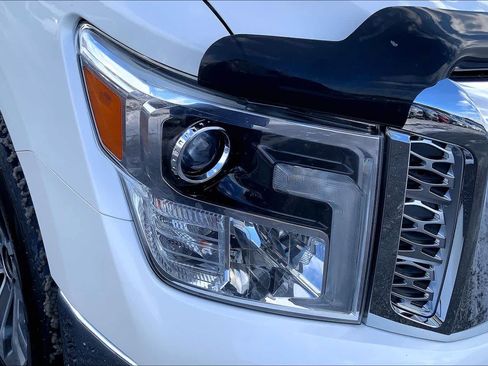 Used 2017 Nissan Titan SL image 27