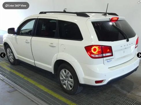 Used 2019 Dodge Journey SE FWD image 2