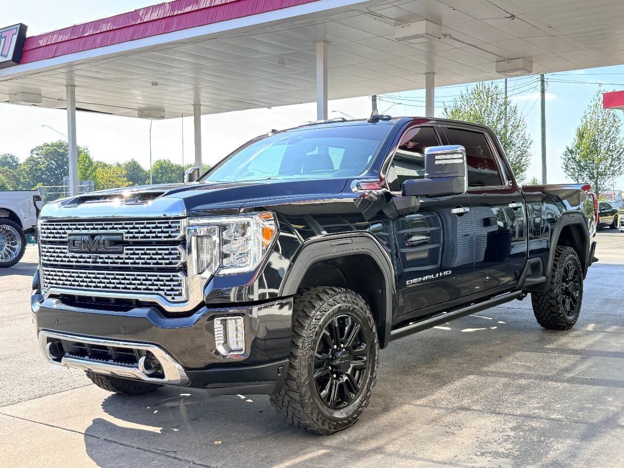Used 2021 GMC Sierra 2500 Denali w/ Denali Black Diamond Edition AWD/4WD image 6