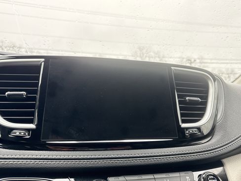 Used 2022 Chrysler Pacifica Touring-L image 23