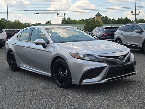 Used 2024 Toyota Camry XSE FWD image 4