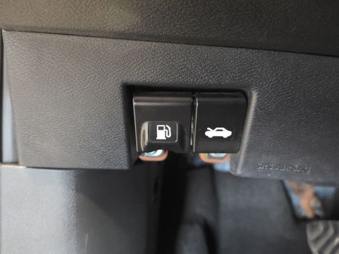 Used 2022 Nissan Kicks S FWD image 17