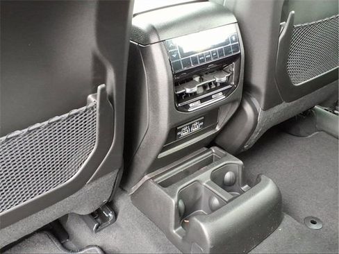 New 2025 Jeep Grand Cherokee L Laredo image 10