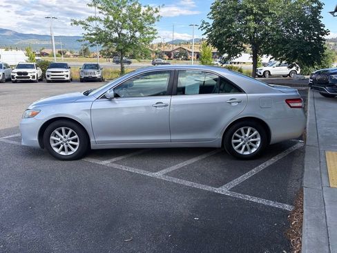 Used 2011 Toyota Camry XLE w/ SE/XLE Extra-Value Pkg FWD image 5
