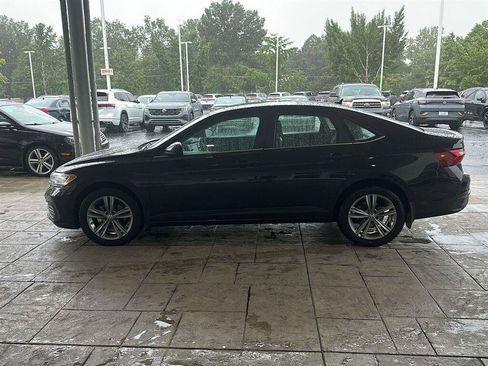 Used 2022 Volkswagen Jetta SE FWD image 3