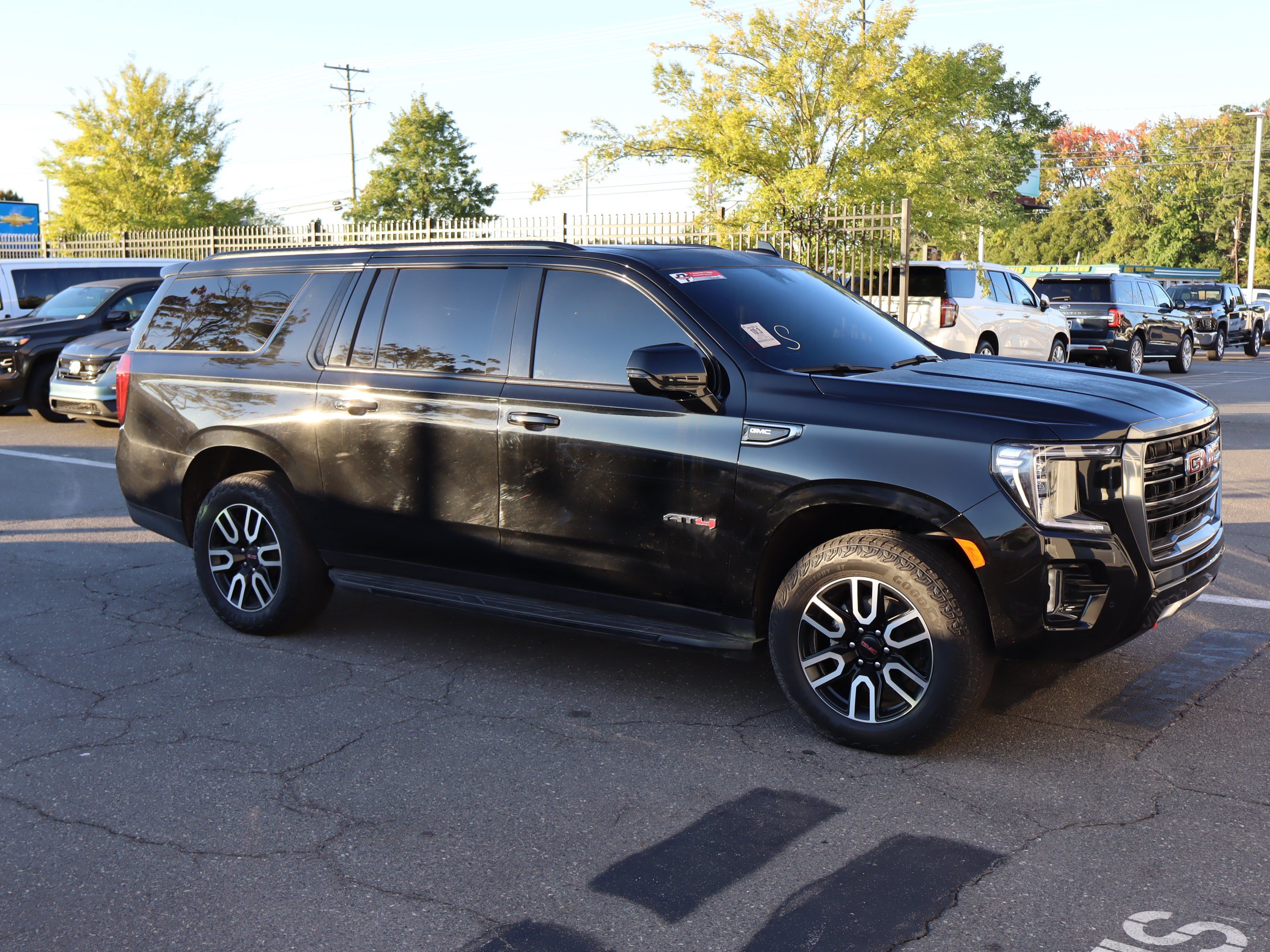 Used 2023 GMC Yukon XL AT4 AWD/4WD image 13