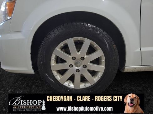 Used 2016 Chrysler Town & Country Touring w/ Driver Convenience Group image 33