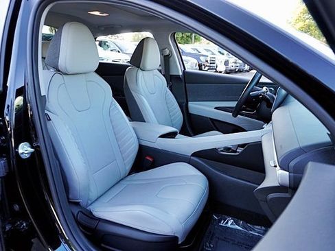 Certified 2023 Hyundai Elantra Limited FWD image 13