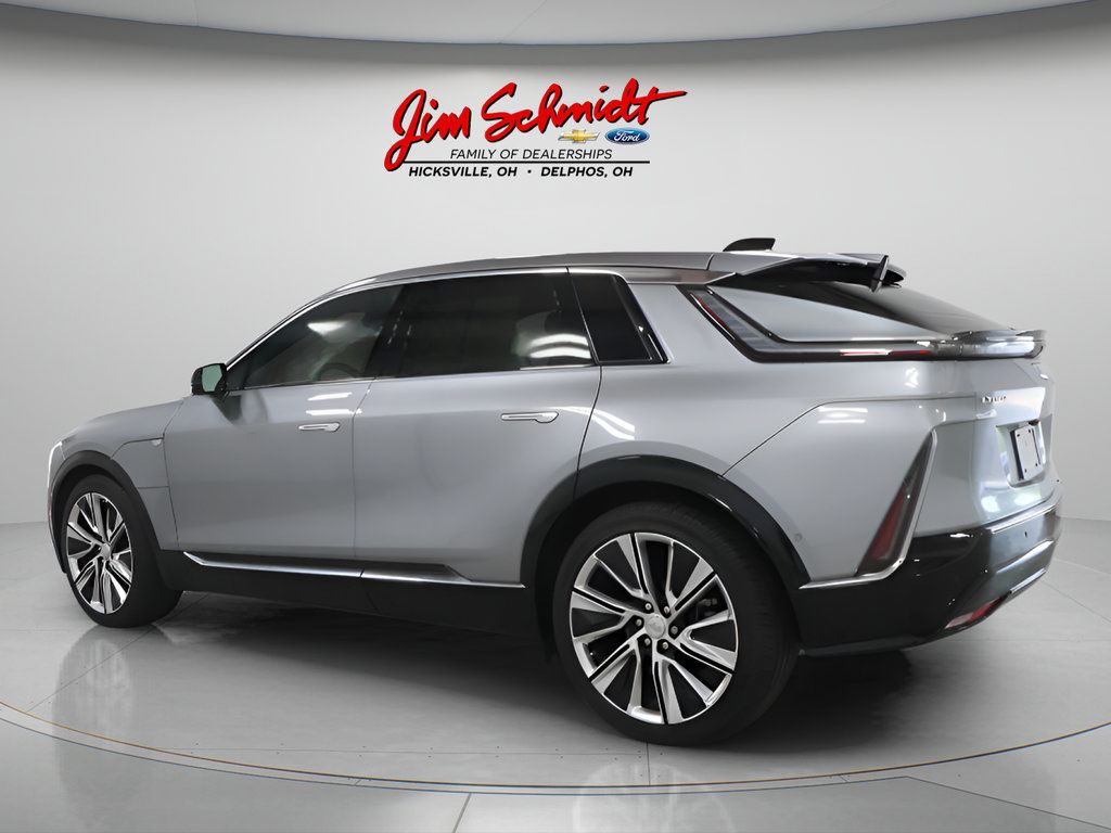 Used 2025 Cadillac Lyriq Luxury w/ LPO, Floor Liner Package AWD/4WD image 4