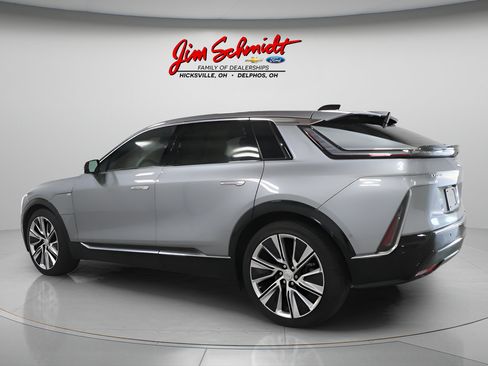 Used 2025 Cadillac Lyriq Luxury w/ LPO, Floor Liner Package AWD/4WD image 4