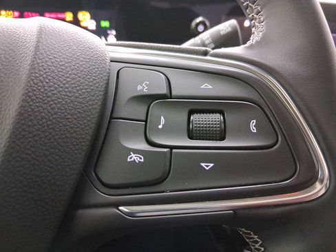 Used 2025 Buick Encore GX Avenir w/ Avenir Technology Package image 16