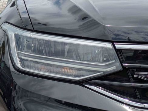 Certified 2022 Volkswagen Tiguan SE R-Line FWD image 10