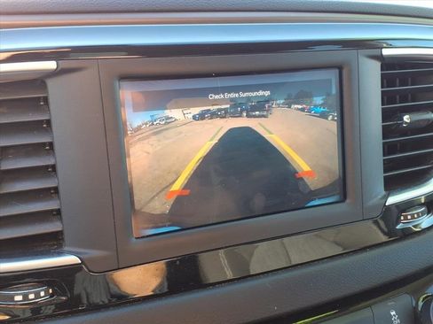 Used 2022 Chrysler Voyager LX image 18