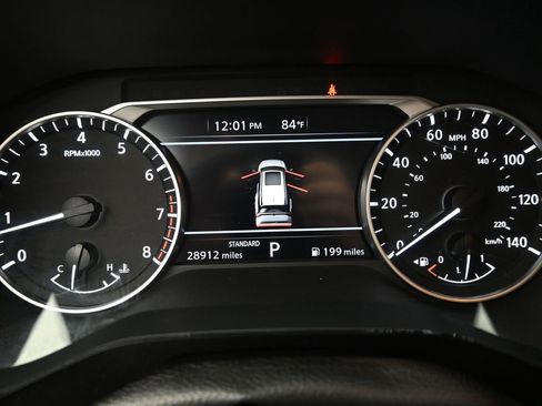 Used 2024 Nissan Pathfinder SV image 10