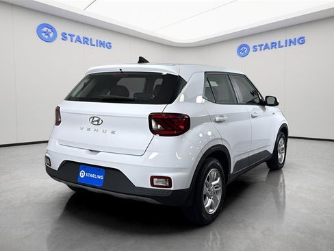 Used 2022 Hyundai Venue SE image 8