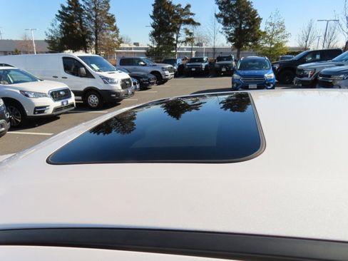 Used 2015 Ford Taurus SEL w/ Equipment Group 201A image 7