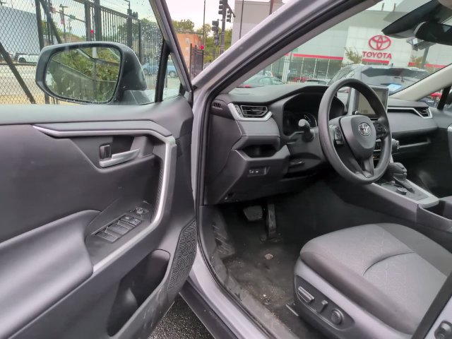 Used 2025 Toyota RAV4 XLE AWD/4WD image 9