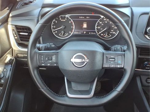 Used 2025 Nissan Rogue SV FWD image 29