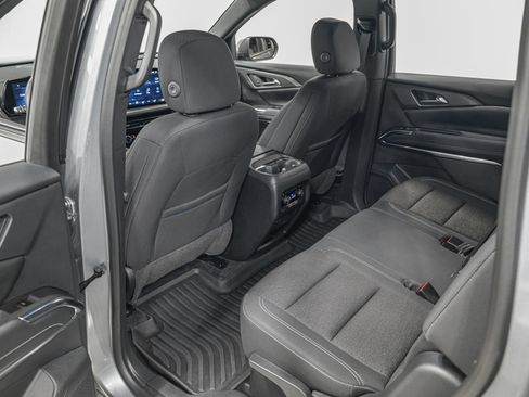 Used 2024 Chevrolet Traverse LS FWD image 26