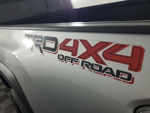 Used 2021 Toyota Tacoma TRD Off-Road w/ Technology Package AWD/4WD image 29