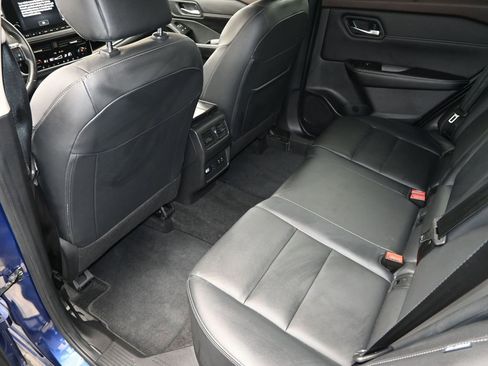 Used 2023 Nissan Rogue SL w/ SL Premium Package image 14