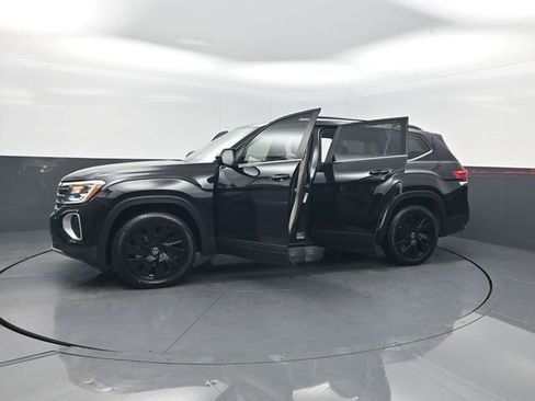 Used 2024 Volkswagen Atlas SE FWD image 40