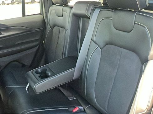 New 2025 Jeep Grand Cherokee Altitude image 18