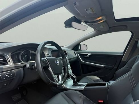 Used 2018 Volvo S60 T5 Dynamic w/ Vision Package AWD/4WD image 9