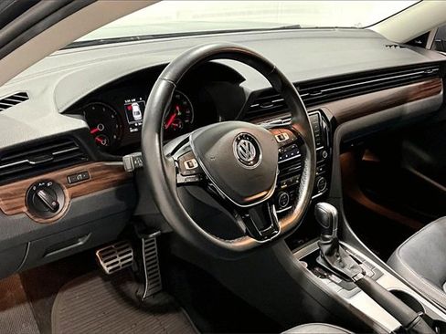 Used 2020 Volkswagen Passat 2.0T SEL image 17