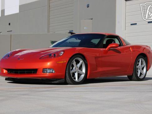 Used 2011 Chevrolet Corvette Coupe w/ 1LT image 2