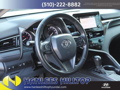 Used 2021 Toyota Camry SE image 11
