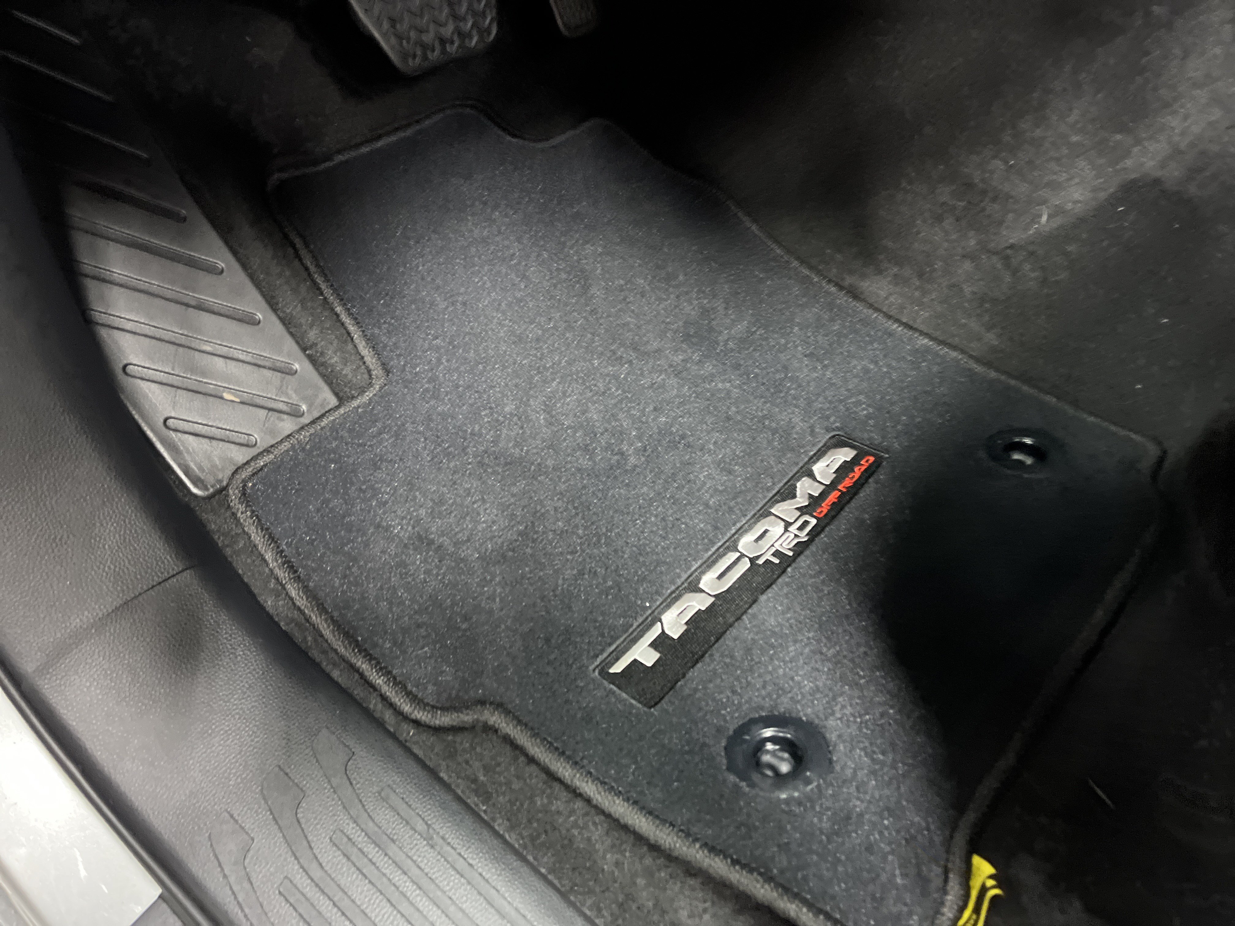 Certified 2025 Toyota Tacoma TRD Off-Road AWD/4WD image 17