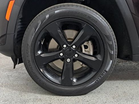 Used 2023 Jeep Grand Cherokee L Limited w/ Black Appearance Package image 8